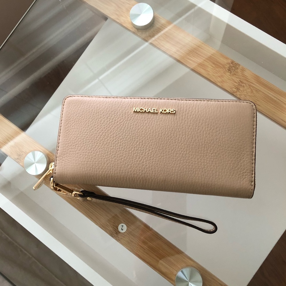 Michael Kors Leather Jet Set Travel wristlet